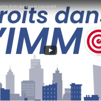 1ere image de la vidéo sur l'action oblique. Elle représente des immeubles et donne le titre de la série.