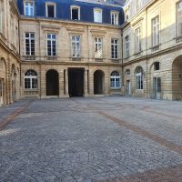 Cour hotel de saige à Bordeaux