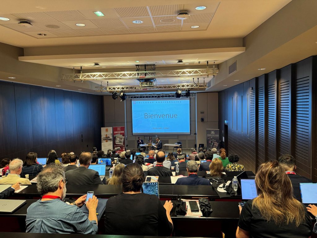 Photo de l’amphithéâtre du colloque Edilaix anniversaire loi copropriété avec Me Lagraulet avocat à Paris et Bordeaux